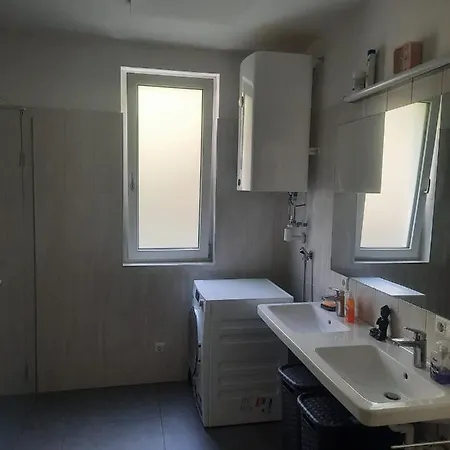 Quiet With Shared Kitchen Bathroom Apartmán *